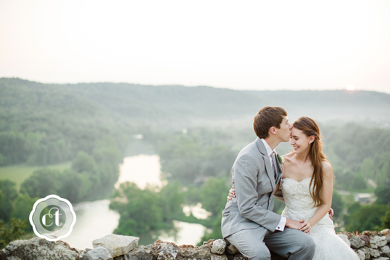Hardy-Arkansas-Wedding-at-Biggers-Bed-and-Breakfast-wedding-photography-by-Courtney-Tompson-Photography-Columbia-MO-Wedding-photographer