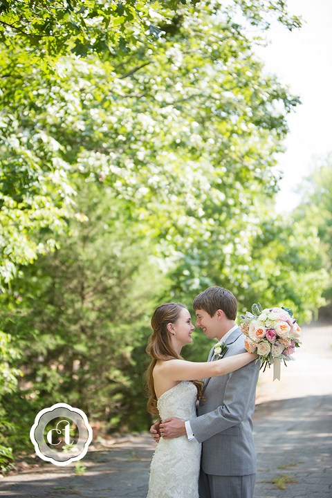 Hannah-and-Jordon-Mammoth-City-Arkansas-Wedding-by-Columbia-MO-Wedding-Photographer-Courtney-Tompson