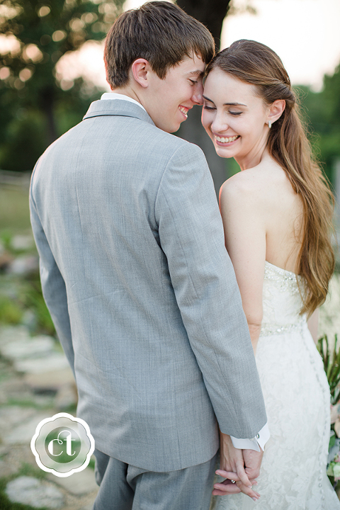 Hannah-and-Jordon-Mammoth-City-Arkansas-Wedding-by-Columbia-MO-Wedding-Photographer-Courtney-Tompson