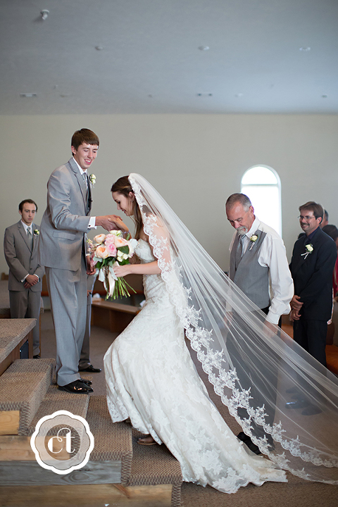 Hannah-and-Jordon-Mammoth-City-Arkansas-Wedding-by-Columbia-MO-Wedding-Photographer-Courtney-Tompson