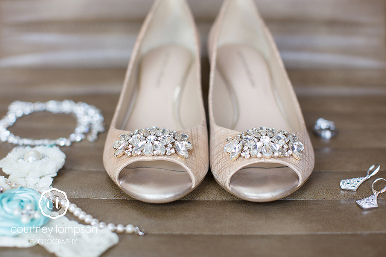 Columbia-Mo-Wedding-Photography-Cherry-Hill-Event-Center-photography-by-Courtney-Tompson