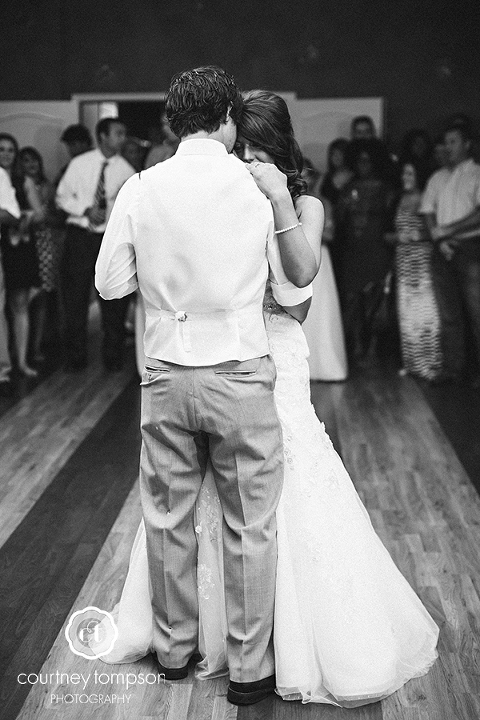 Columbia-Mo-Wedding-Photography-Cherry-Hill-Event-Center-photography-by-Courtney-Tompson