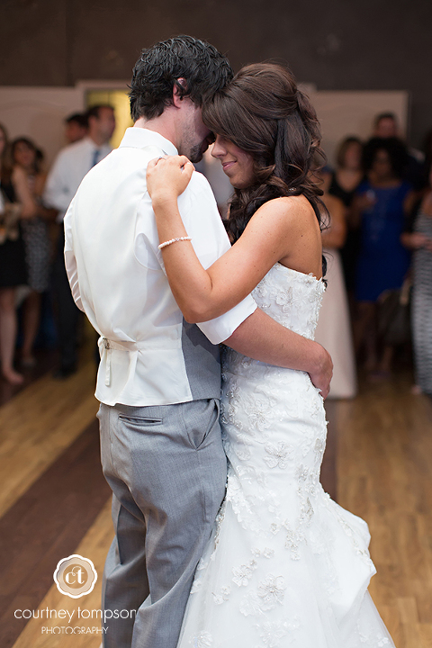 Columbia-Mo-Wedding-Photography-Cherry-Hill-Event-Center-photography-by-Courtney-Tompson