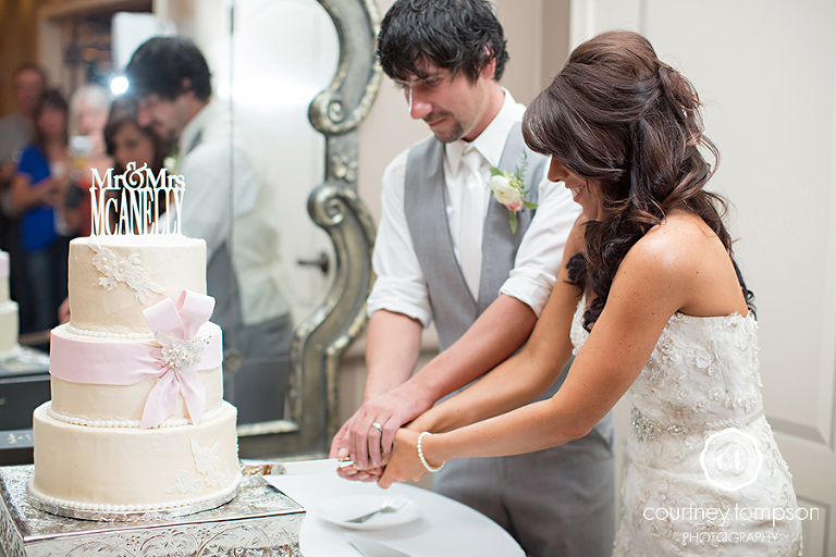 Columbia-Mo-Wedding-Photography-Cherry-Hill-Event-Center-photography-by-Courtney-Tompson