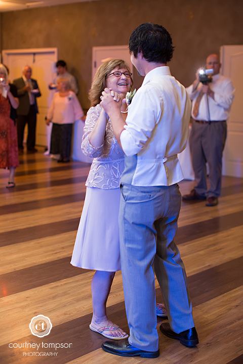 Columbia-Mo-Wedding-Photography-Cherry-Hill-Event-Center-photography-by-Courtney-Tompson