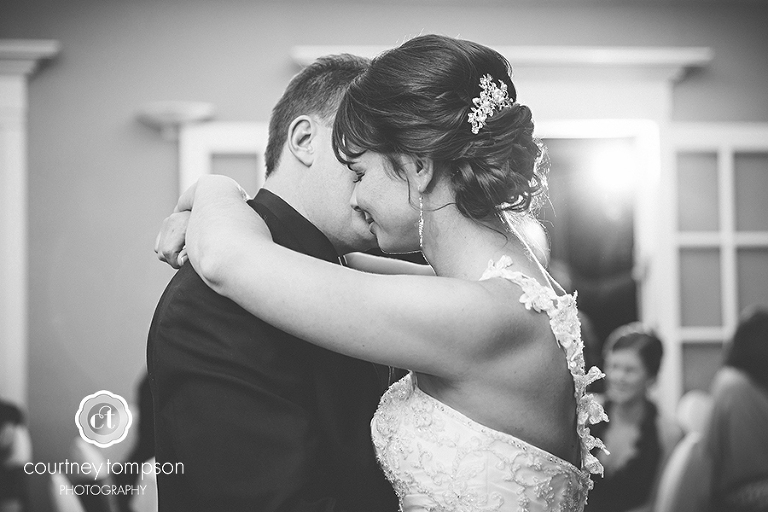 Columbia-MO-Country-Club-Wedding-by-Courtney-Tompson-Photography