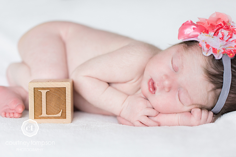 Newborn-photography-columbia-mo-by-Courtney-Tompson-Photography