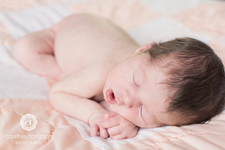 Newborn-photography-columbia-mo-by-Courtney-Tompson-Photography
