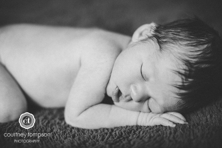 Newborn-photography-columbia-mo-by-Courtney-Tompson-Photography