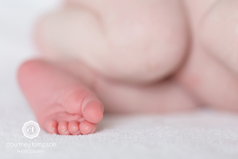 Newborn-photography-columbia-mo-by-Courtney-Tompson-Photography