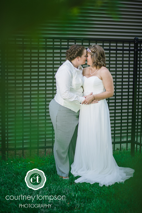 Columbia-MO-Wedding-logboat-brewing-company-with-annabelle-events-by-courtney-tompson-photography
