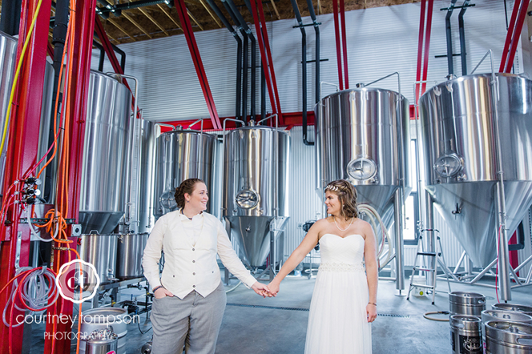 Columbia-MO-Wedding-logboat-brewing-company-with-annabelle-events-by-courtney-tompson-photography