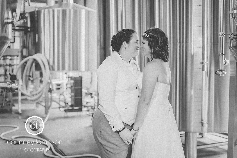 Columbia-MO-Wedding-logboat-brewing-company-with-annabelle-events-by-courtney-tompson-photography