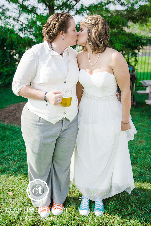 Columbia-MO-Wedding-logboat-brewing-company-with-annabelle-events-by-courtney-tompson-photography