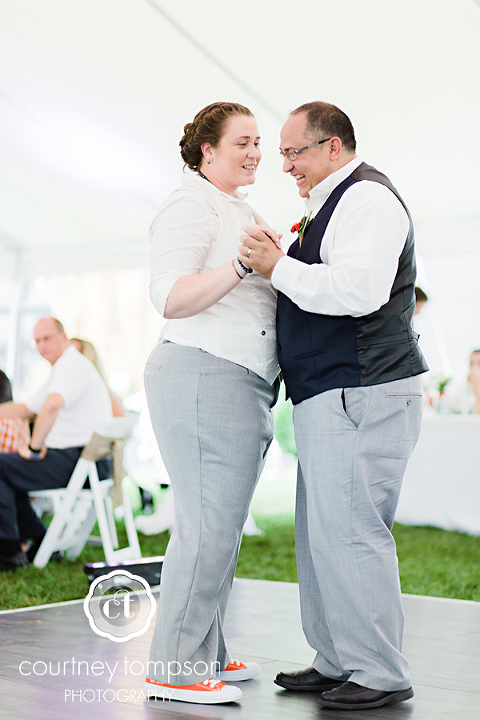 Columbia-MO-Wedding-logboat-brewing-company-with-annabelle-events-by-courtney-tompson-photography