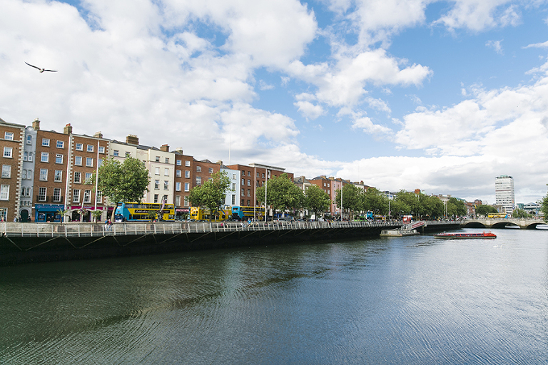 Dublin-Ireland-by-Courtney-Tompson-Photography-Travel-Photography-solo-backpacking-trip-wanderlust-wanderer-emerald-isle-fun-city
