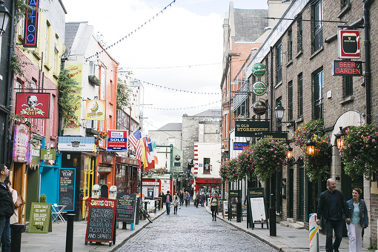 Dublin-Ireland-by-Courtney-Tompson-Photography-Travel-Photography-solo-backpacking-trip-wanderlust-wanderer-emerald-isle-fun-city