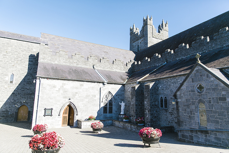 Kilkenny-Ireland-by-Courtney-Tompson-Photography-travel-photographer-emerald-isle-green-kells-priory-kilkenny-castle-europe-solo-backpacking-adventure