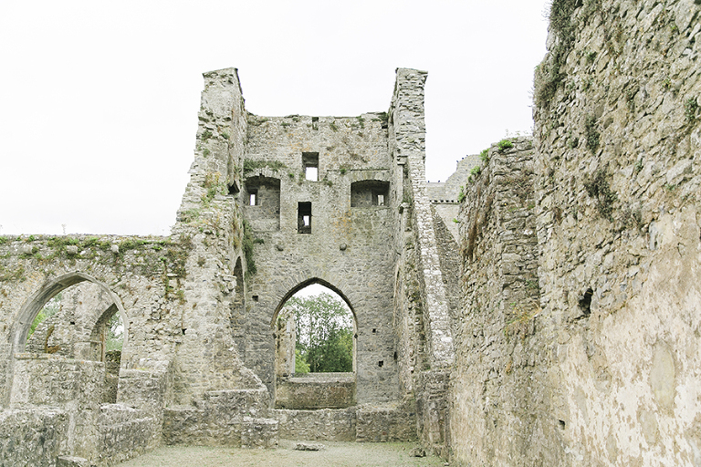 Kilkenny-Ireland-by-Courtney-Tompson-Photography-travel-photographer-emerald-isle-green-kells-priory-kilkenny-castle-europe-solo-backpacking-adventure