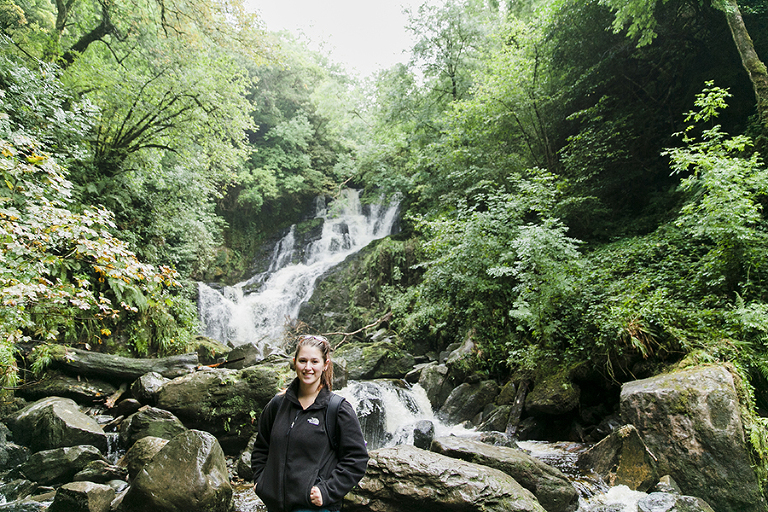 Killarney-national-park-and-the-ring-of-kerry-travel-ladies-view-sheep-hearding-by-courtney-tompson-photography-solo-back-packing-adventure-ireland-emerald-isle-pubs-atlantic-ocean