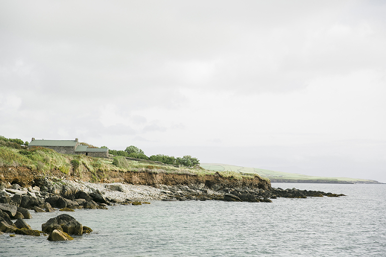 Dingle-Ireland-lea-Head-Drive-travel-photography-by-courtney-tompson-photography-columbia-MO-photographer-emerald-isle-green-atlantic-ocean-fish-n-chips
