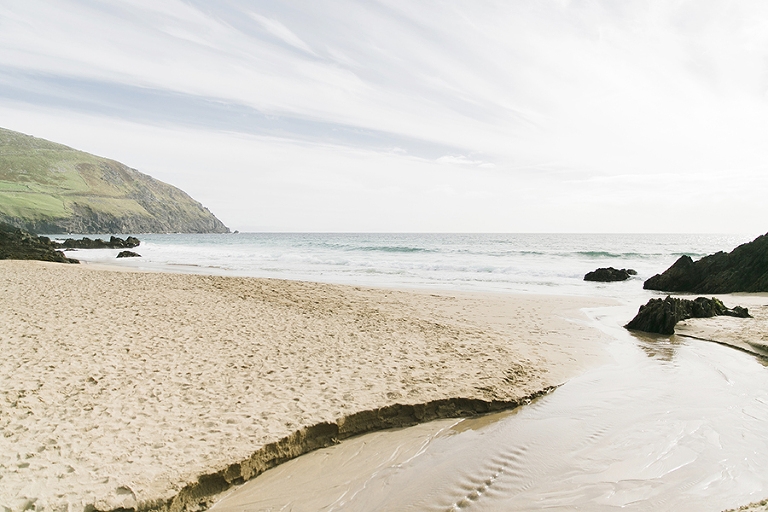 Dingle-Ireland-lea-Head-Drive-travel-photography-by-courtney-tompson-photography-columbia-MO-photographer-emerald-isle-green-atlantic-ocean-fish-n-chips