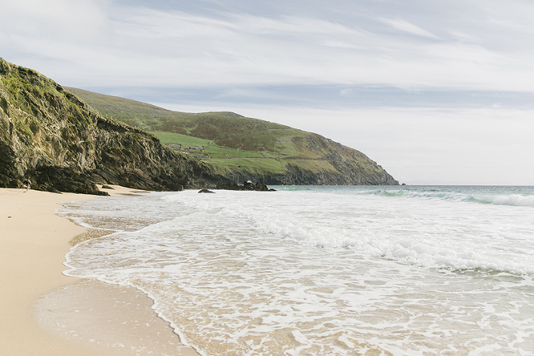 Dingle-Ireland-lea-Head-Drive-travel-photography-by-courtney-tompson-photography-columbia-MO-photographer-emerald-isle-green-atlantic-ocean-fish-n-chips