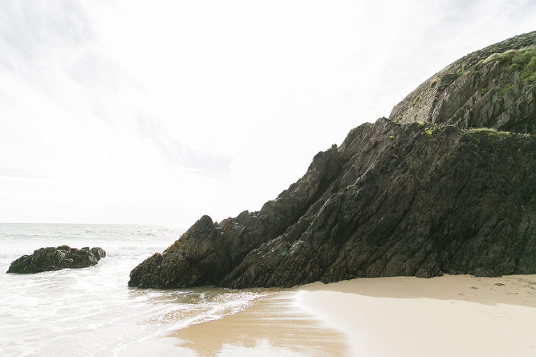 Dingle-Ireland-lea-Head-Drive-travel-photography-by-courtney-tompson-photography-columbia-MO-photographer-emerald-isle-green-atlantic-ocean-fish-n-chips