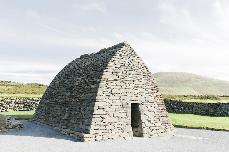 Dingle-Ireland-lea-Head-Drive-travel-photography-by-courtney-tompson-photography-columbia-MO-photographer-emerald-isle-green-atlantic-ocean-fish-n-chips
