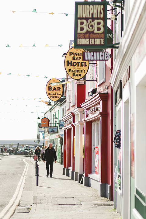 Dingle-Ireland-lea-Head-Drive-travel-photography-by-courtney-tompson-photography-columbia-MO-photographer-emerald-isle-green-atlantic-ocean-fish-n-chips