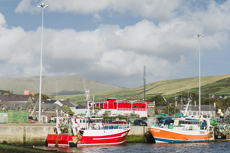 Dingle-Ireland-lea-Head-Drive-travel-photography-by-courtney-tompson-photography-columbia-MO-photographer-emerald-isle-green-atlantic-ocean-fish-n-chips