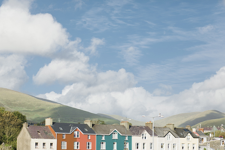 Dingle-Ireland-lea-Head-Drive-travel-photography-by-courtney-tompson-photography-columbia-MO-photographer-emerald-isle-green-atlantic-ocean-fish-n-chips