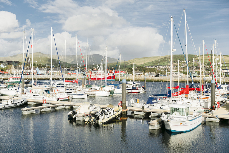 Dingle-Ireland-lea-Head-Drive-travel-photography-by-courtney-tompson-photography-columbia-MO-photographer-emerald-isle-green-atlantic-ocean-fish-n-chips