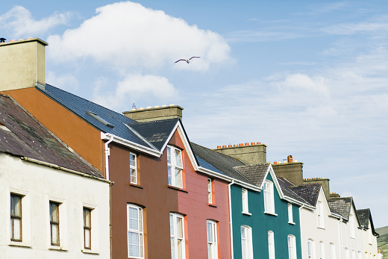 Dingle-Ireland-lea-Head-Drive-travel-photography-by-courtney-tompson-photography-columbia-MO-photographer-emerald-isle-green-atlantic-ocean-fish-n-chips