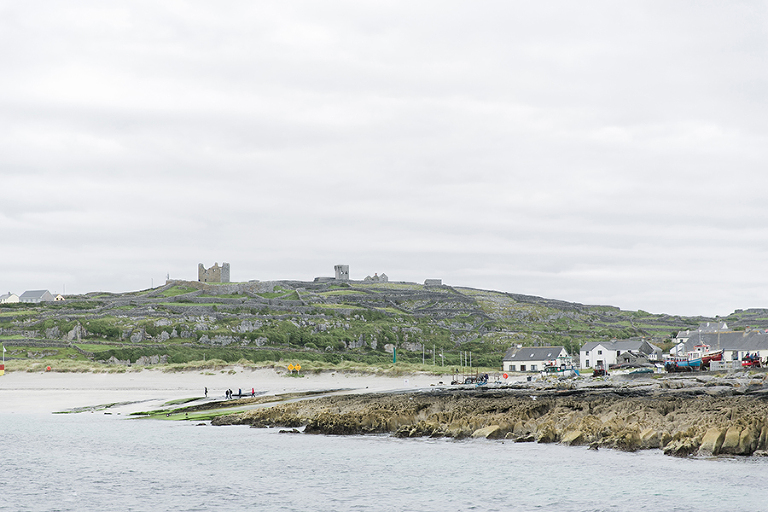 Aran-Islandm-Inisheer-and-cliffs-of-moher-galway-ireland-travel-photography-by-courtney-tompson-solo-backpacking-adventure
