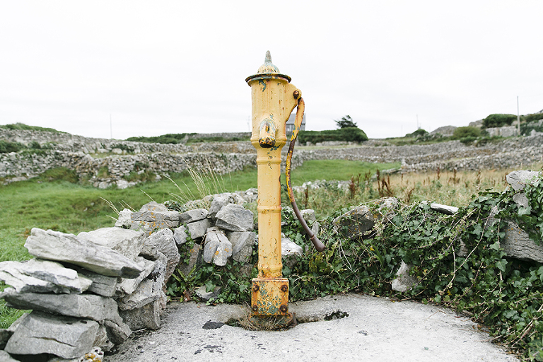 Aran-Islandm-Inisheer-and-cliffs-of-moher-galway-ireland-travel-photography-by-courtney-tompson-solo-backpacking-adventure