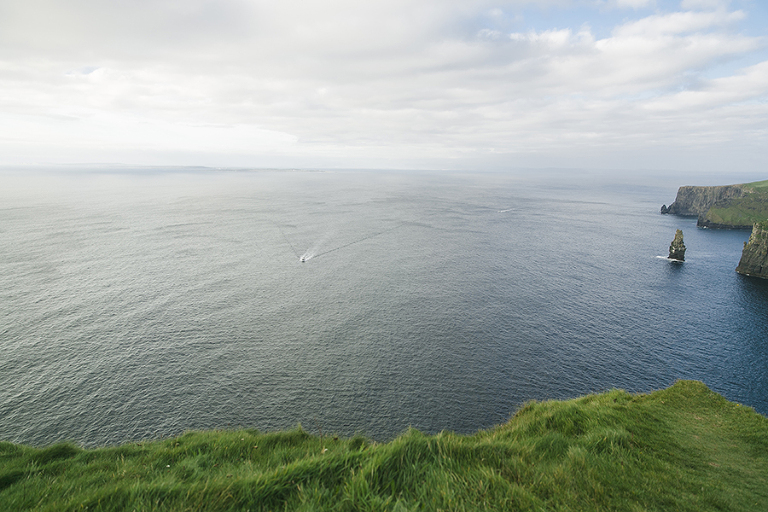 Aran-Islandm-Inisheer-and-cliffs-of-moher-galway-ireland-travel-photography-by-courtney-tompson-solo-backpacking-adventure