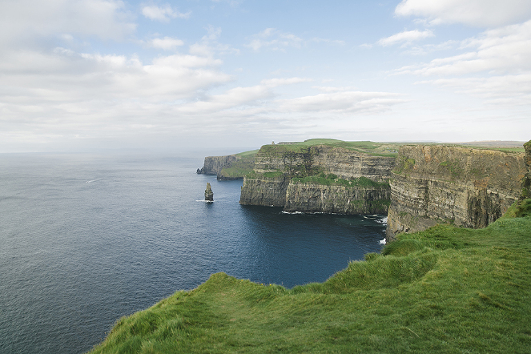 Aran-Islandm-Inisheer-and-cliffs-of-moher-galway-ireland-travel-photography-by-courtney-tompson-solo-backpacking-adventure