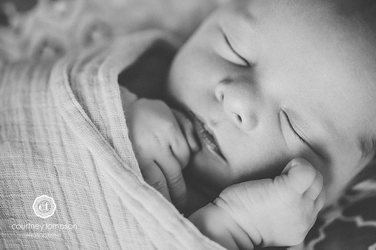 newborn-lifestyle-session-columbia-mo-photographer-courtney-tompson
