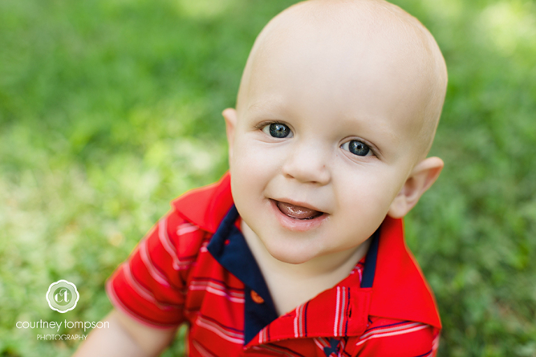 Circus-1st-Birthday-themed-pictures-by-courtney-tompson-photography-Columbia-MO-based-photographer
