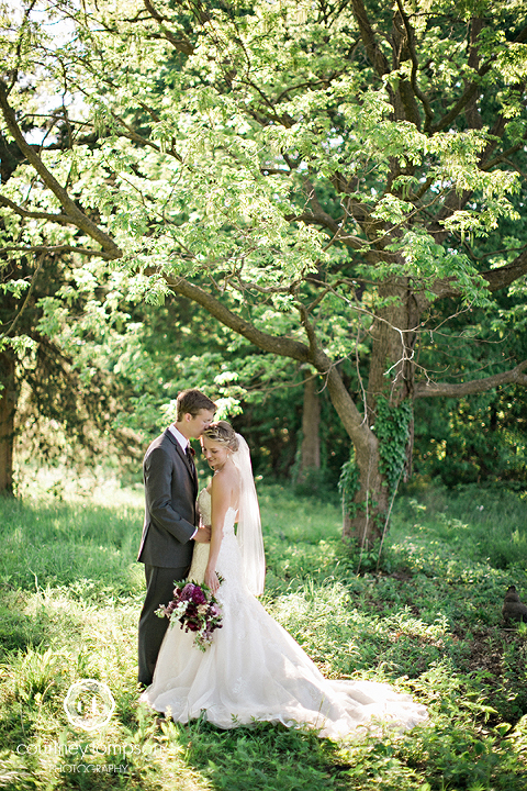 Midwest-Wedding-Photography-at-blue-bell-farm-by-Courtney-Tompson-Photography