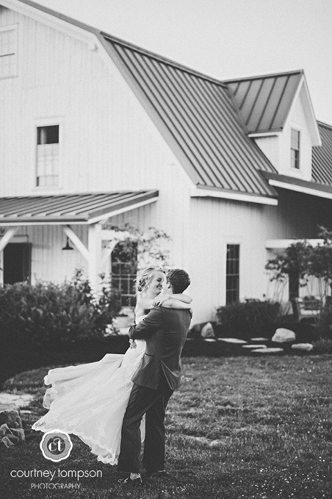 Midwest-Wedding-Photography-at-blue-bell-farm-by-Courtney-Tompson-Photography