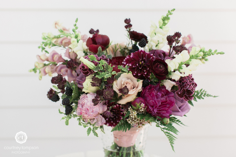 Midwest-Wedding-Photography-at-blue-bell-farm-by-Courtney-Tompson-Photography