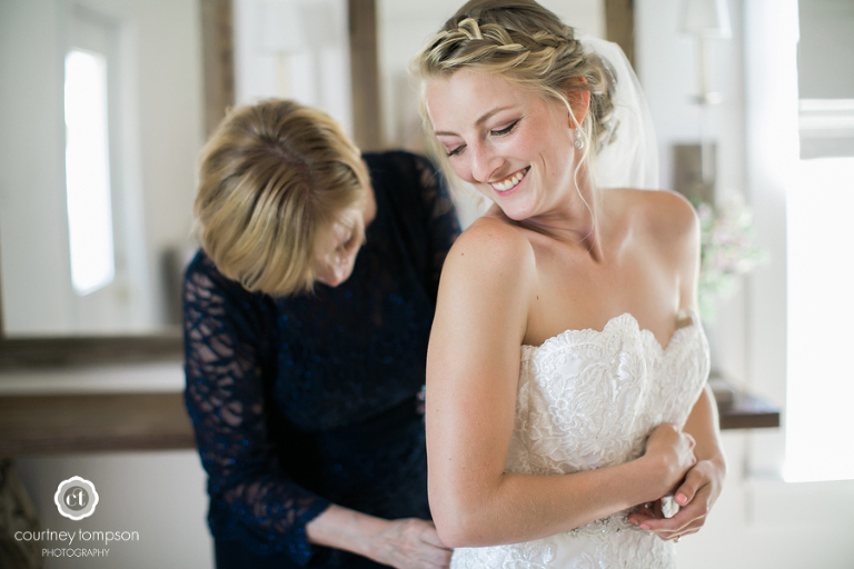 Midwest-Wedding-Photography-at-blue-bell-farm-by-Courtney-Tompson-Photography