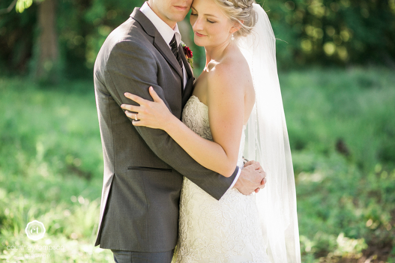 Midwest-Wedding-Photography-at-blue-bell-farm-by-Courtney-Tompson-Photography