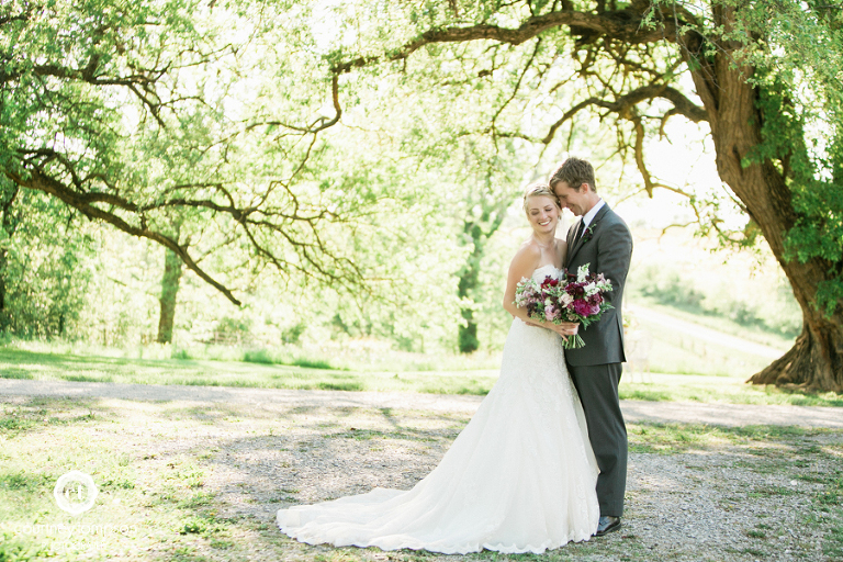 Midwest-Wedding-Photography-at-blue-bell-farm-by-Courtney-Tompson-Photography