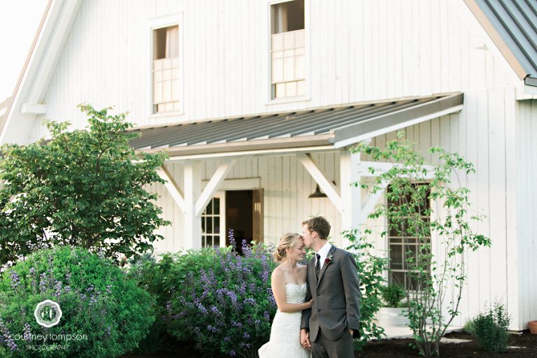 Midwest-Wedding-Photography-at-blue-bell-farm-by-Courtney-Tompson-Photography