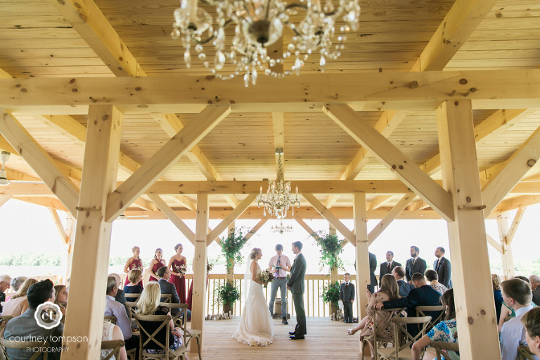 Midwest-Wedding-Photography-at-blue-bell-farm-by-Courtney-Tompson-Photography
