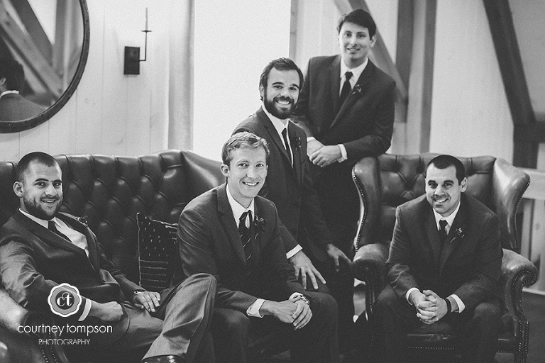 Midwest-Wedding-Photography-at-blue-bell-farm-by-Courtney-Tompson-Photography