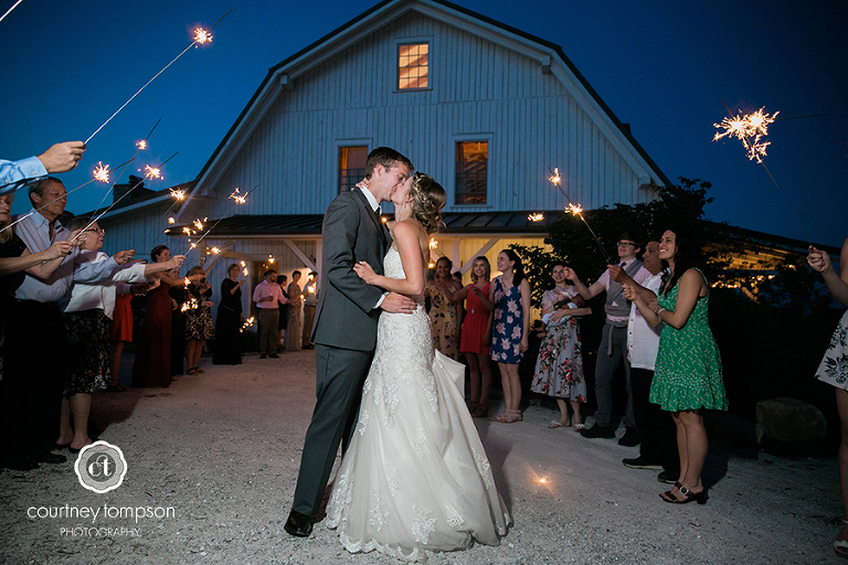 Midwest-Wedding-Photography-at-blue-bell-farm-by-Courtney-Tompson-Photography
